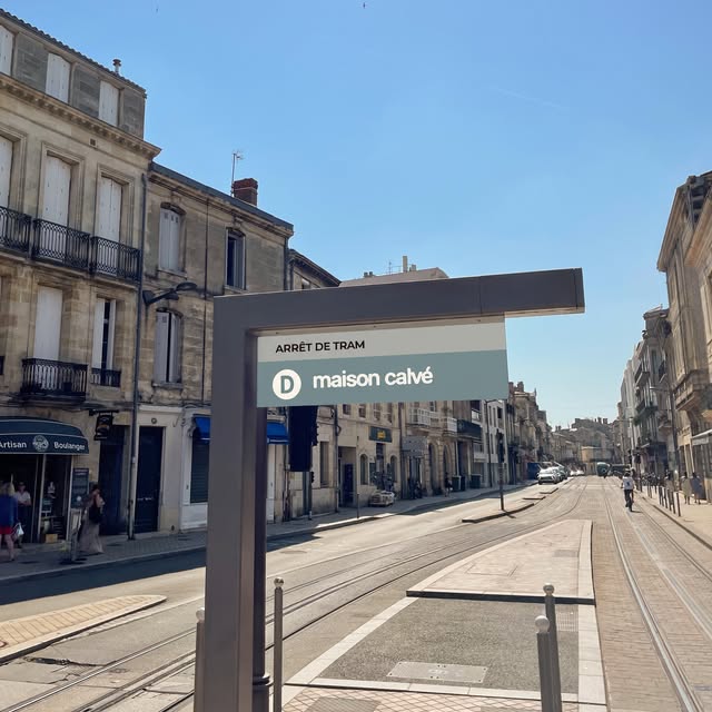 Arrêt de Tram D à 2 min à pied
